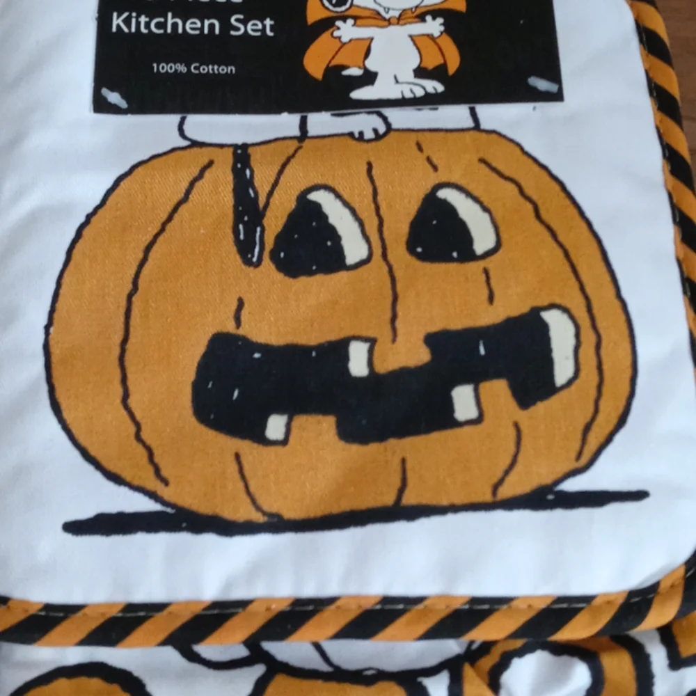 Snoopy Halloween kitchen set